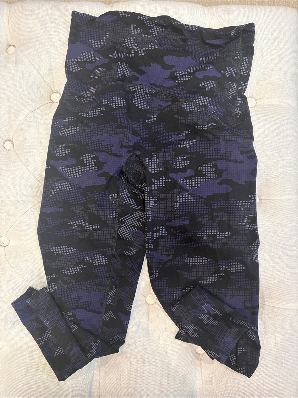 SPANX women’s Black & Purple Camo capri leggings